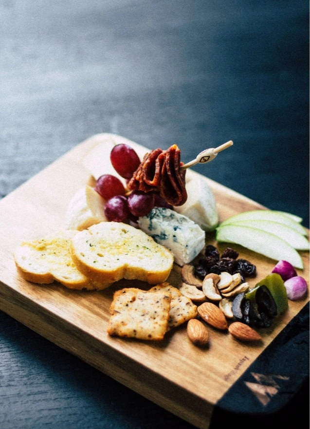 Искусство вкуса: сыр + фруктовые горчицы, конфитюры и вино