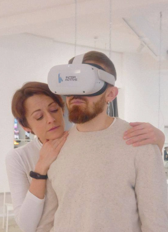 Иммерсивный VR-спектакль «Я, ты, она»