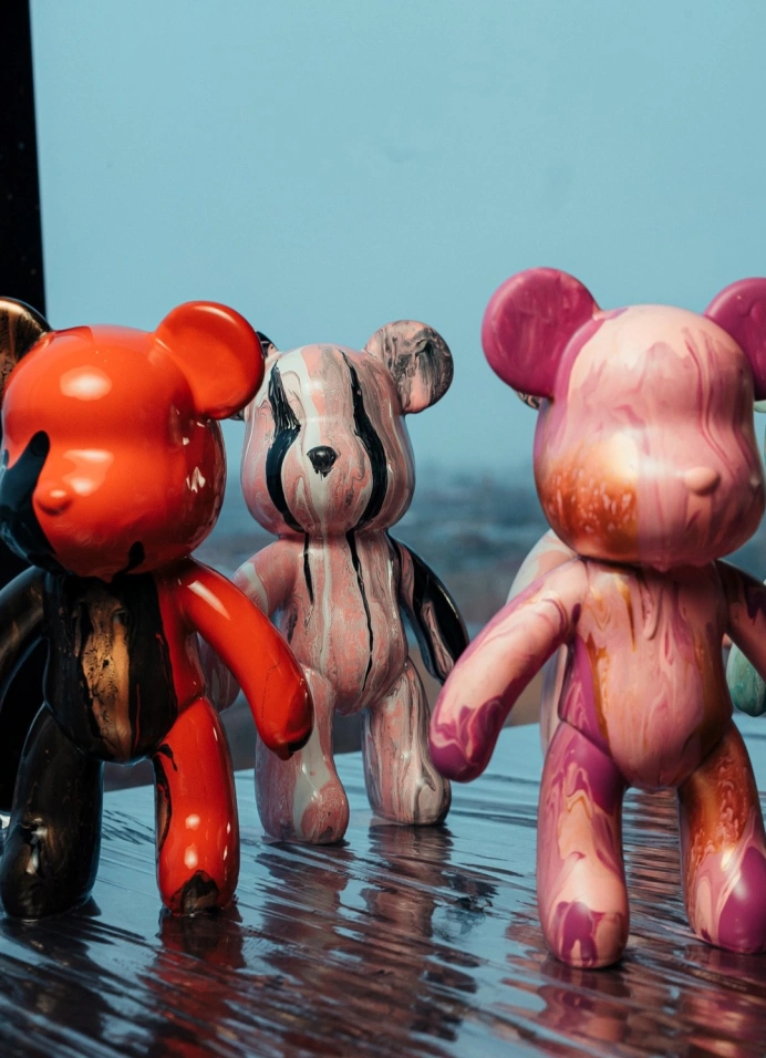 Роспись мишки Bearbricks от Artvibes