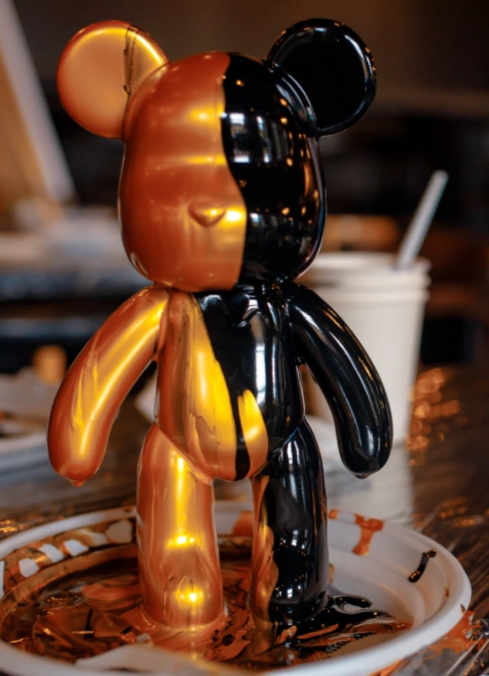 Роспись мишки Bearbricks от Artvibes