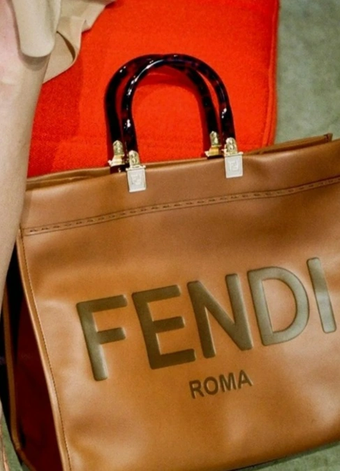 Арт-бранч: «Fendi: меха, семейные драмы и показы»