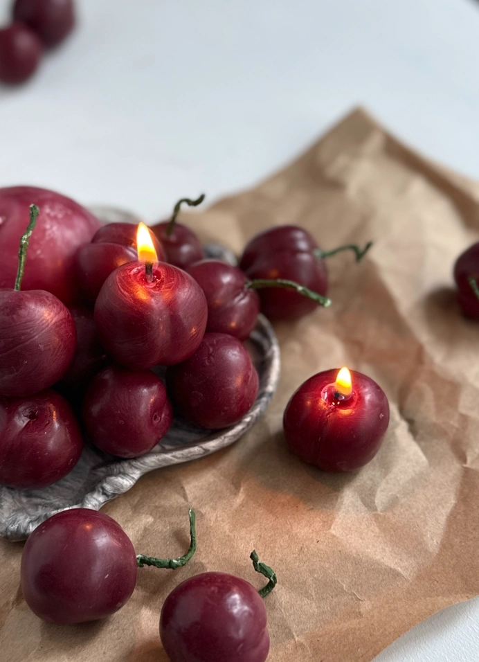 Свеча-вишня