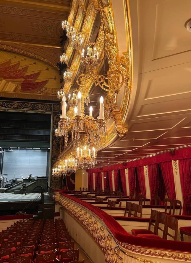 Камерная закрытая экскурсия по Большому театру с гидом и фотографом