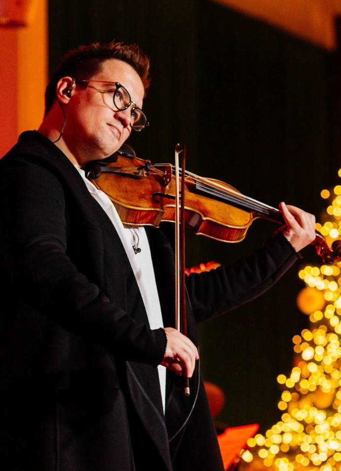 Мировые и рождественские хиты в симфоническом звучании