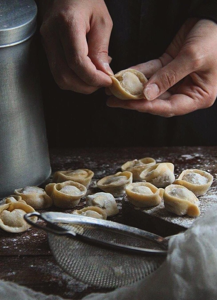 Посиделки у Липы: лепим пельмени и смотрим «Иронию судьбы»