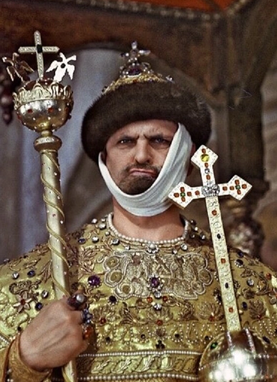 SayYesClub: «Иван Васильевич меняет профессию»