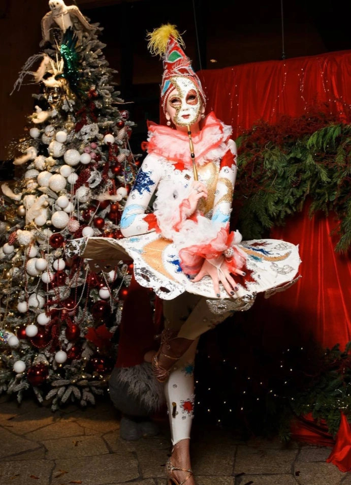 Новогодняя ночь: встречаем год Красной Огненной Лошади