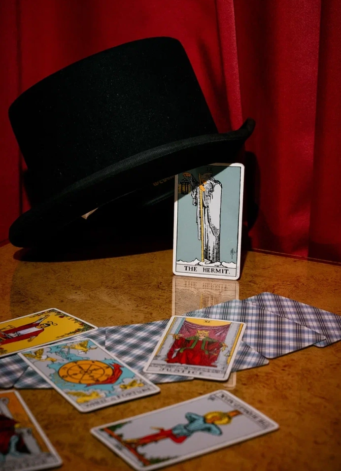 Таро: магия предсказаний и тайны будущего с Заблудшими