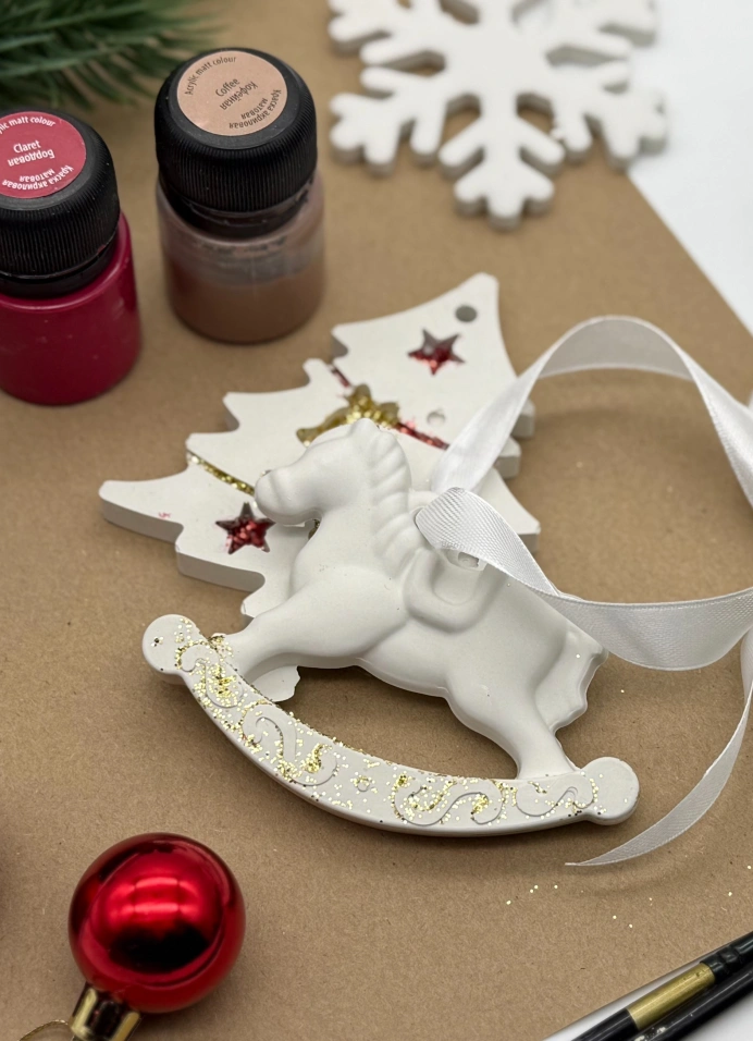 Новогодний мастер-класс по росписи ёлочных игрушек