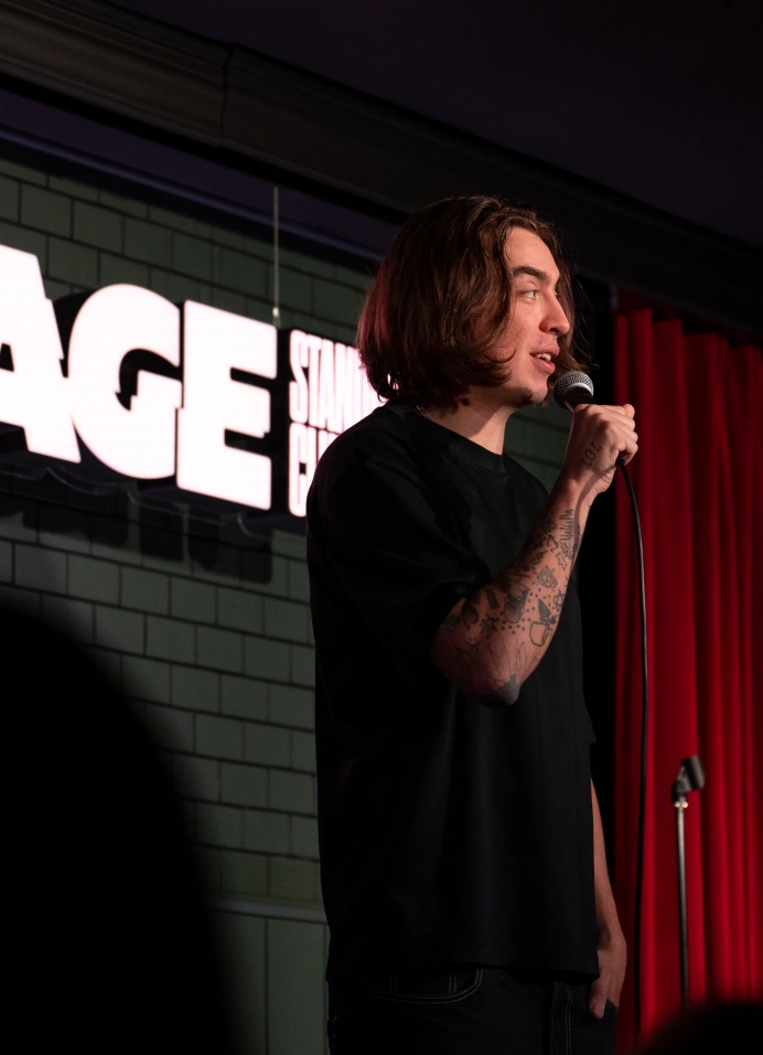 Восемь комиков