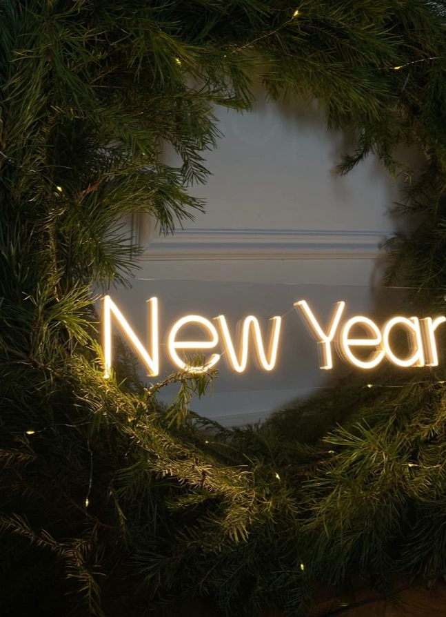 Новый год в неоновых вывесках