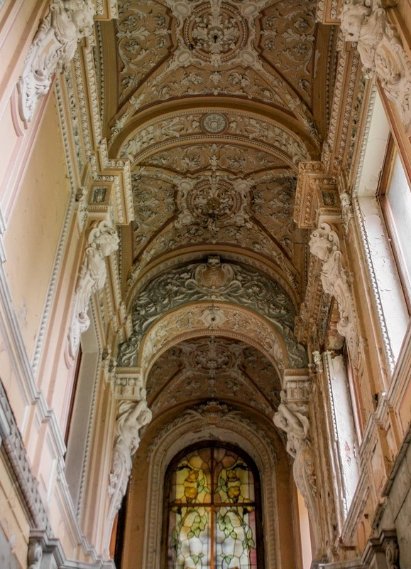 Скрытый особняк Брусницыных: роскошь и мистика интерьеров