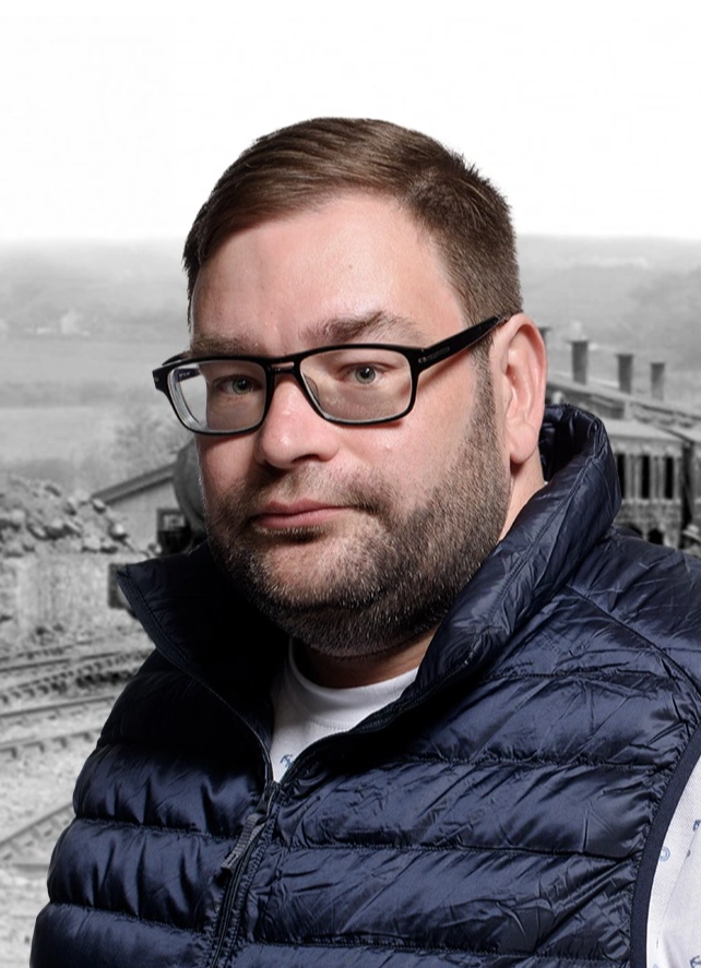 Всеволод Коршунов. Прибытие поезда в первобытную пещеру