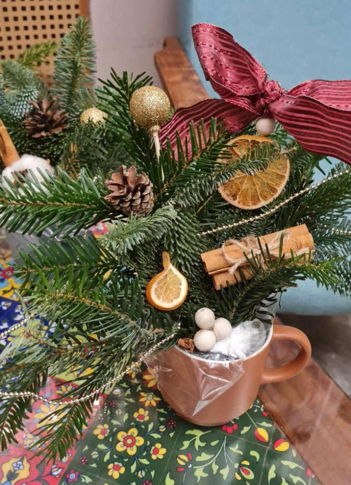 Новогодняя ёлочная мини-композиция в кружке