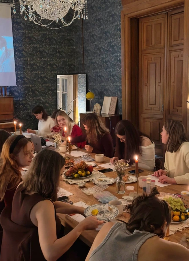 Посиделки у Липы: создаём коллаж и смотрим рождественское кино