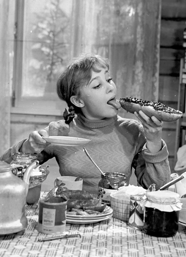 Новогодняя арт-вечеринка «Девчата»