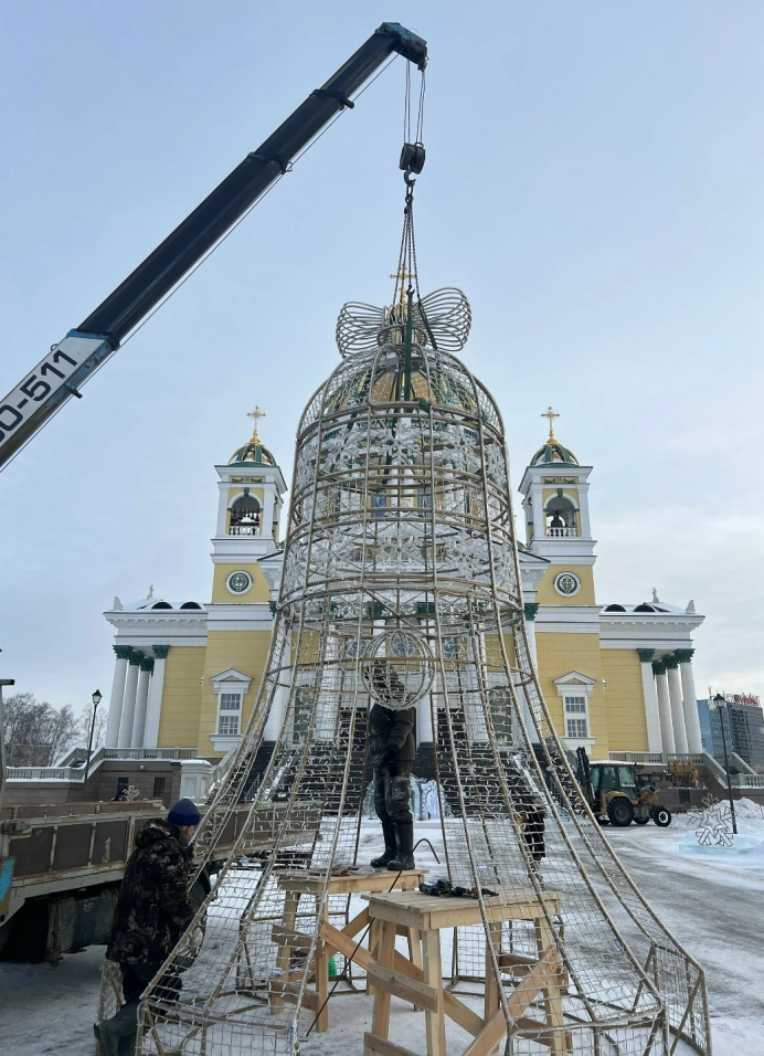 Тёплая экскурсия по территории нового собора Рождества Христова