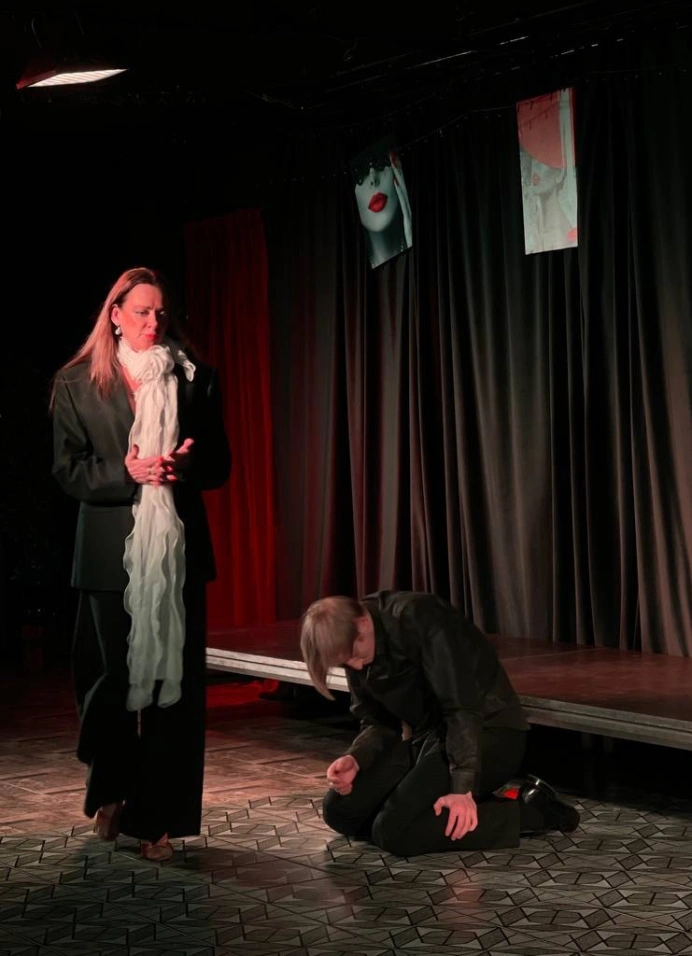 Танго в Париже