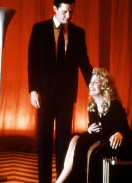 Твин Пикс: сквозь огонь