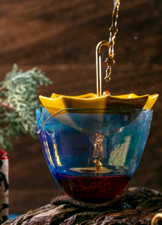 Одарённые кусты: новые векторы развития байки о Красном халате