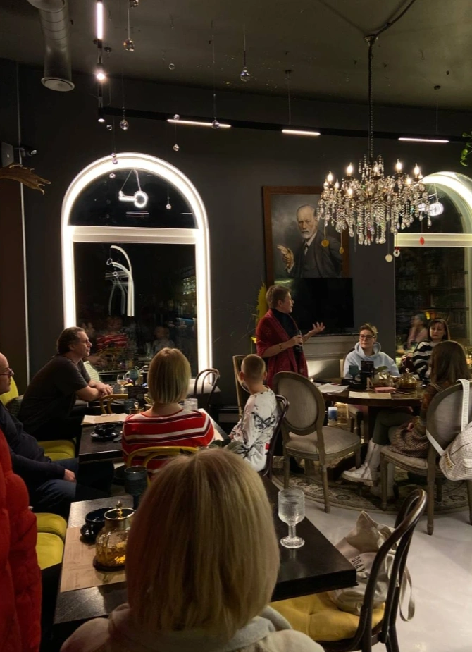 Читательская встреча «Хрупкий огонь страсти. Чтение ко Дню святого Валентина»