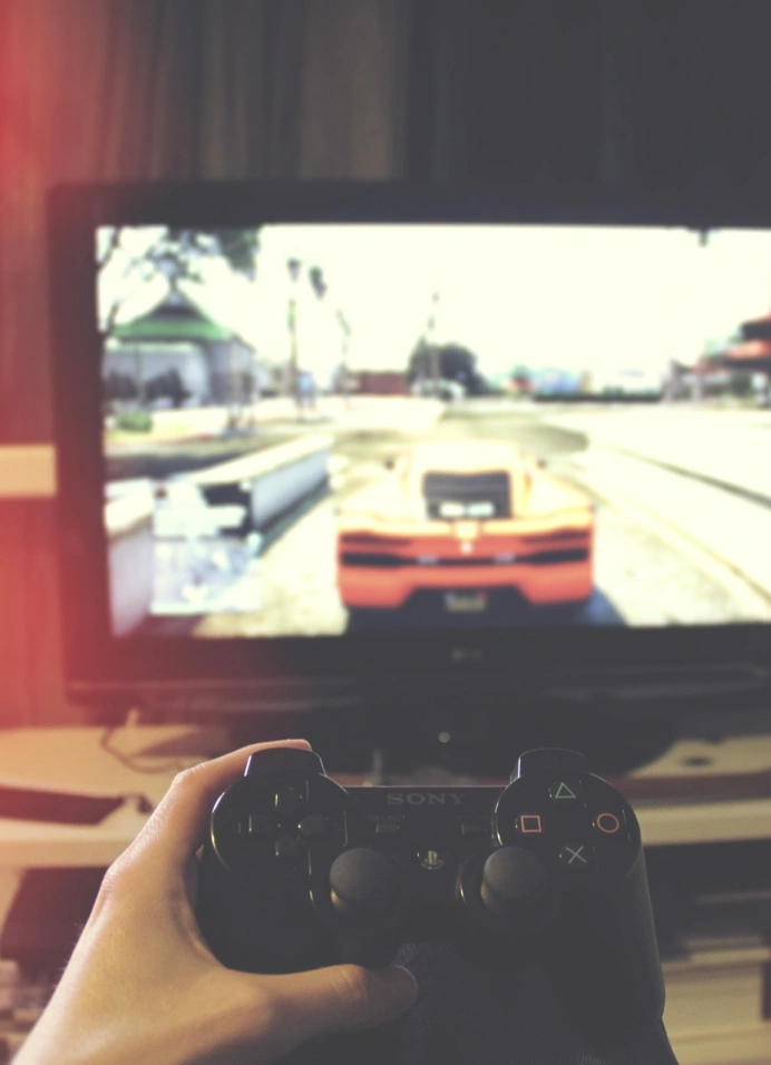 От уютного до жуткого: погружение в цифровое пространство компьютерных игр