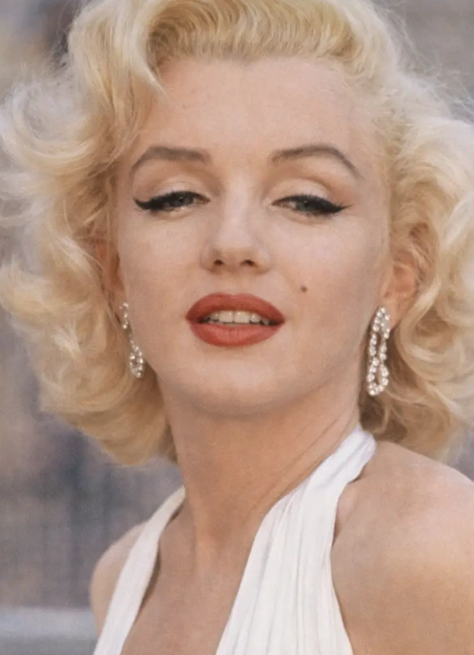 Чувственный бранч с игристым «Мэрилин Монро»