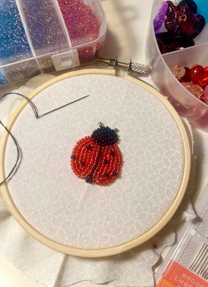 Вышиваем бисером на одежде