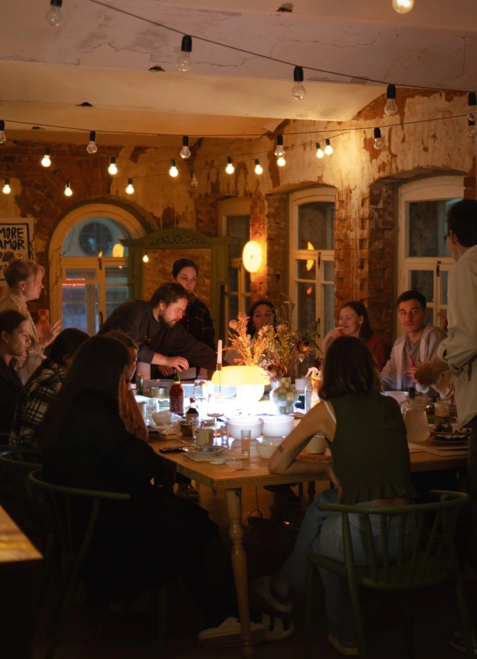 Посиделки у Липы: роллы, вино и кино