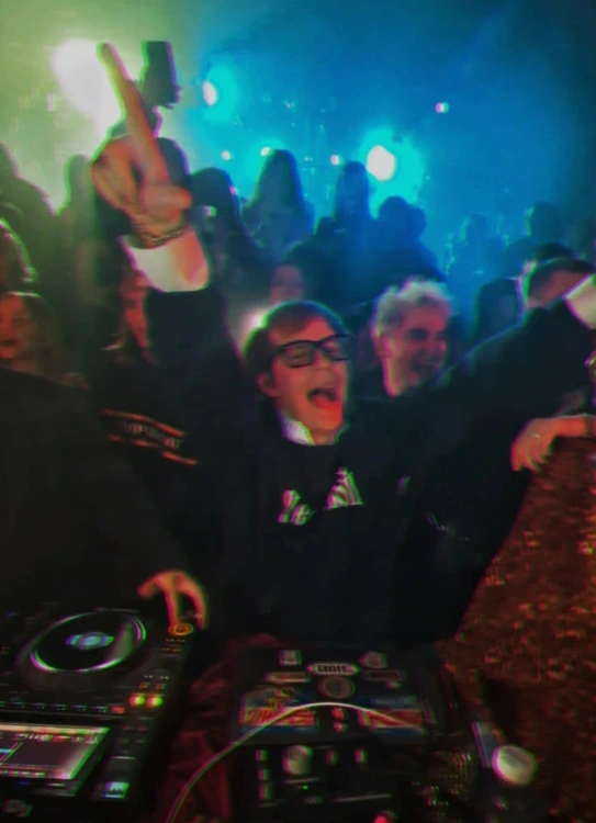 Танцуем (Danceem)