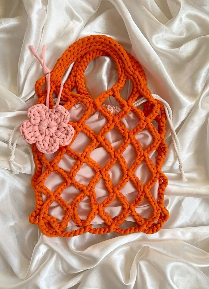 Вязаная сумка с цветком